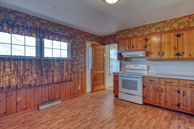 821 E LINCOLN Avenue, Mount Vernon, IN 47620