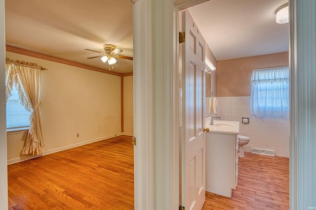 821 E LINCOLN Avenue, Mount Vernon, IN 47620