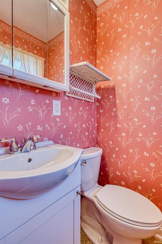 821 E LINCOLN Avenue, Mount Vernon, IN 47620