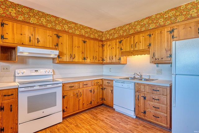 821 E LINCOLN Avenue, Mount Vernon, IN 47620