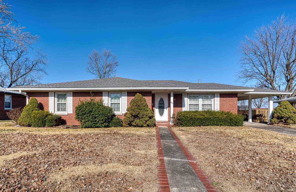 821 E LINCOLN Avenue, Mount Vernon, IN 47620