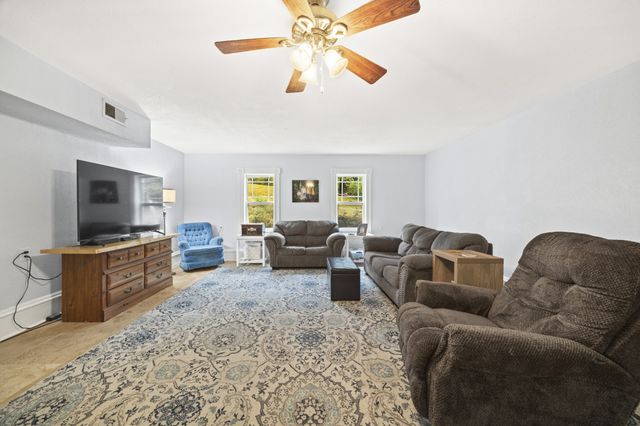 123 Brewer Dr, Waynesboro, TN 38485