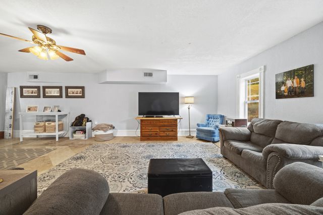 123 Brewer Dr, Waynesboro, TN 38485