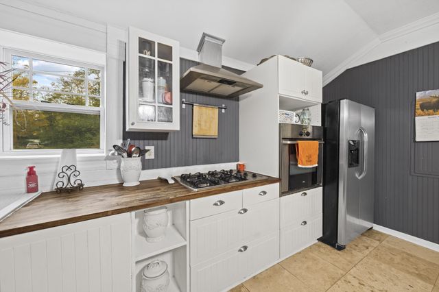 123 Brewer Dr, Waynesboro, TN 38485