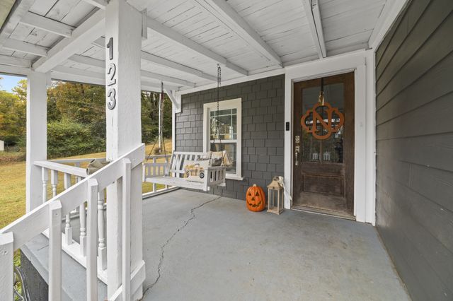 123 Brewer Dr, Waynesboro, TN 38485