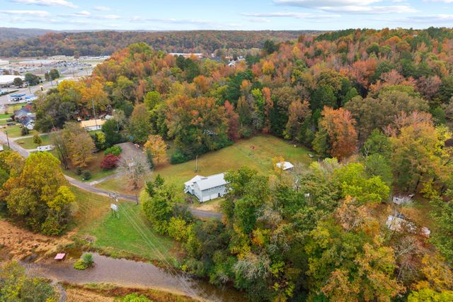 123 Brewer Dr, Waynesboro, TN 38485