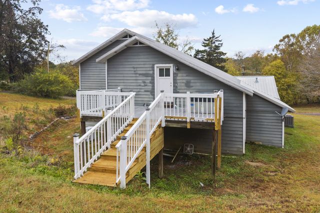 123 Brewer Dr, Waynesboro, TN 38485