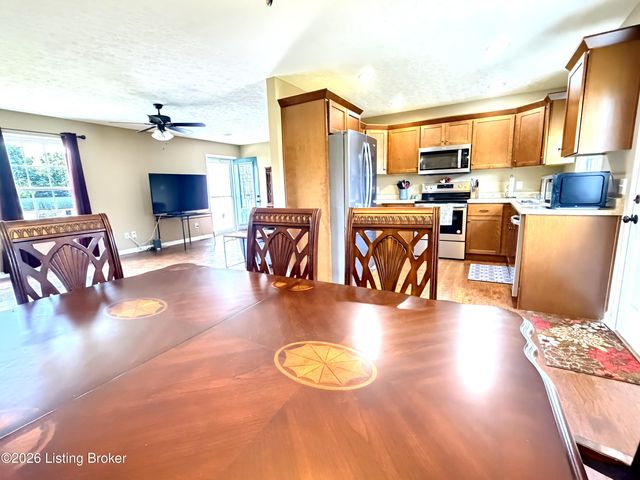 178 Casablanca Ct, Cecilia, KY 42724