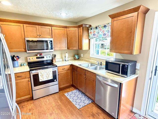 178 Casablanca Ct, Cecilia, KY 42724