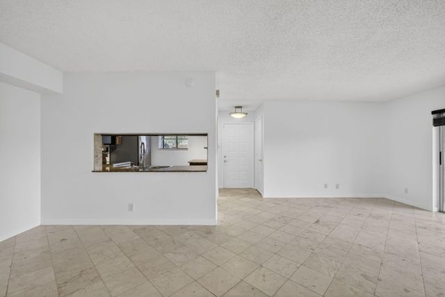 3041 N Oakland Forest Drive 103, Oakland Park, FL 33309