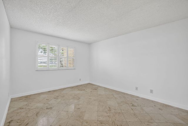 3041 N Oakland Forest Drive 103, Oakland Park, FL 33309