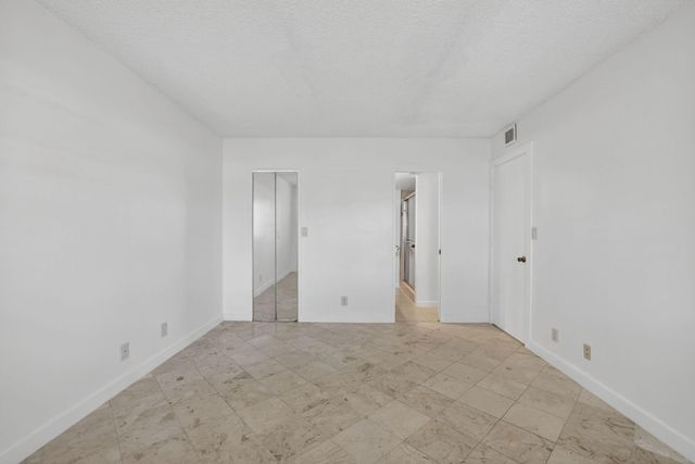 3041 N Oakland Forest Drive 103, Oakland Park, FL 33309