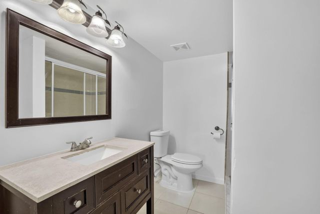3041 N Oakland Forest Drive 103, Oakland Park, FL 33309