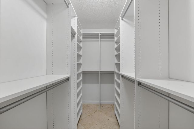 3041 N Oakland Forest Drive 103, Oakland Park, FL 33309