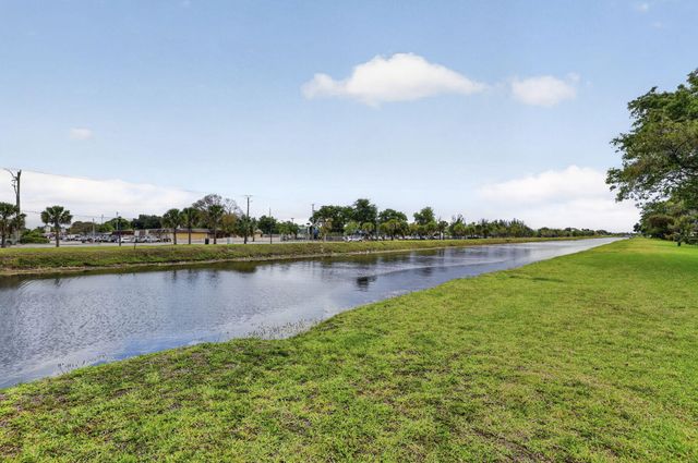 3041 N Oakland Forest Drive 103, Oakland Park, FL 33309