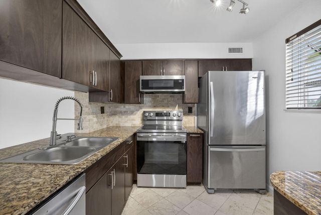 3041 N Oakland Forest Drive 103, Oakland Park, FL 33309
