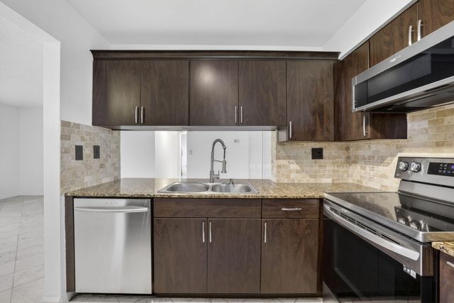 3041 N Oakland Forest Drive 103, Oakland Park, FL 33309