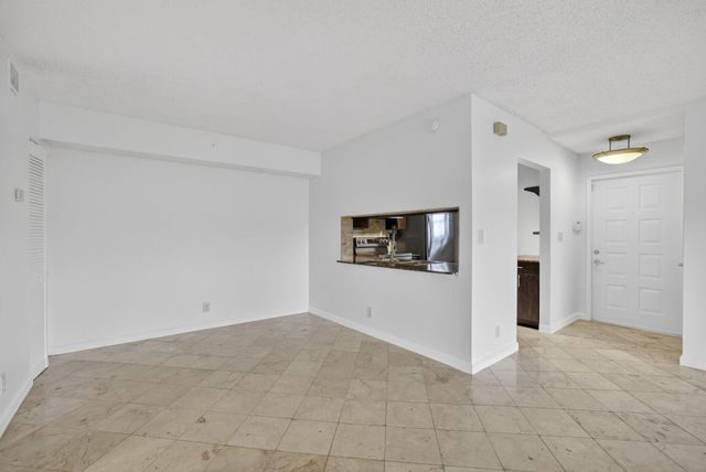 3041 N Oakland Forest Drive 103, Oakland Park, FL 33309