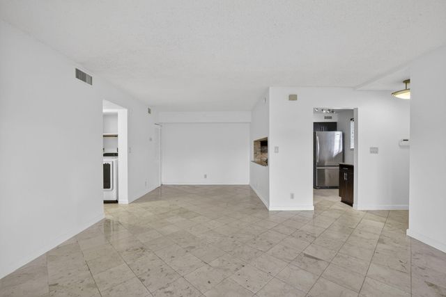 3041 N Oakland Forest Drive 103, Oakland Park, FL 33309