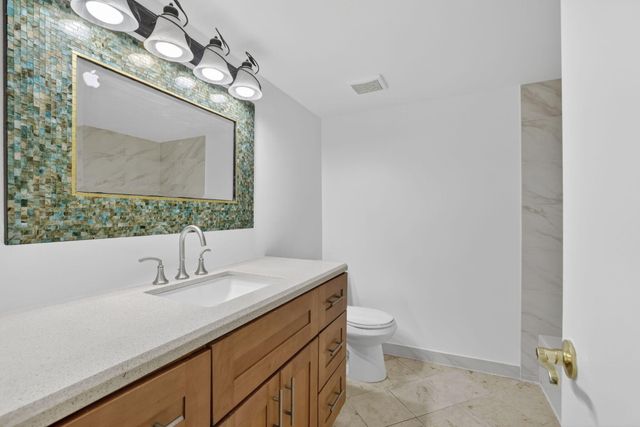3041 N Oakland Forest Drive 103, Oakland Park, FL 33309