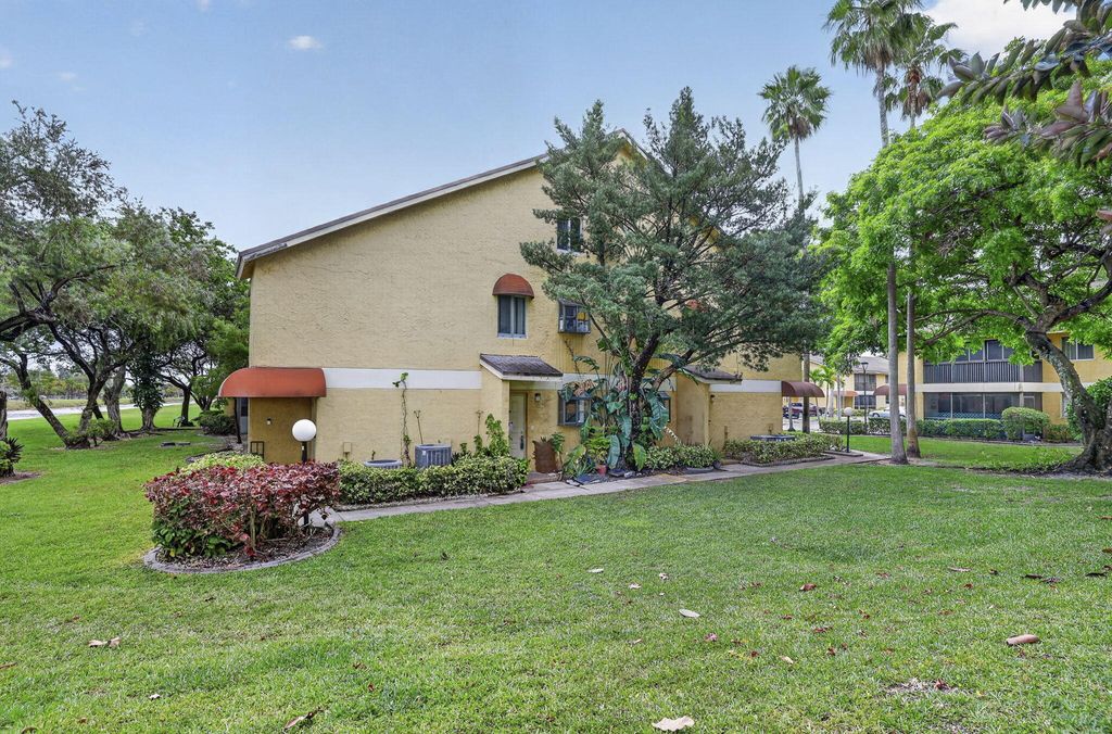 3041 N Oakland Forest Drive 103, Oakland Park, FL 33309
