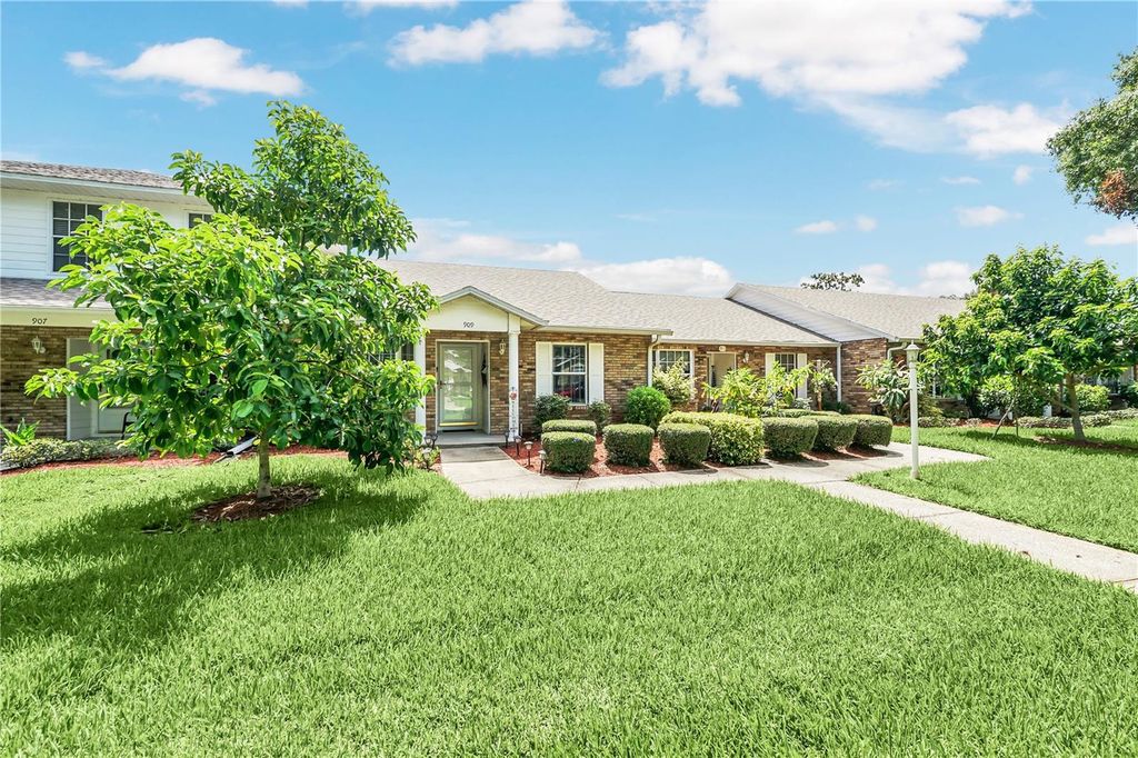 Image 2 of property listing at 909 ILLINOIS AVENUE, St Cloud, FL 34769