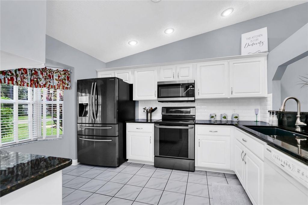 Image 12 of property listing at 909 ILLINOIS AVENUE, St Cloud, FL 34769