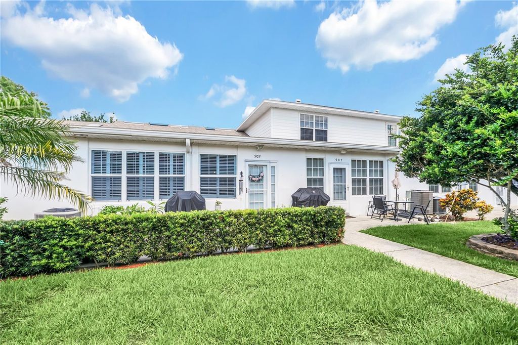 Image 28 of property listing at 909 ILLINOIS AVENUE, St Cloud, FL 34769