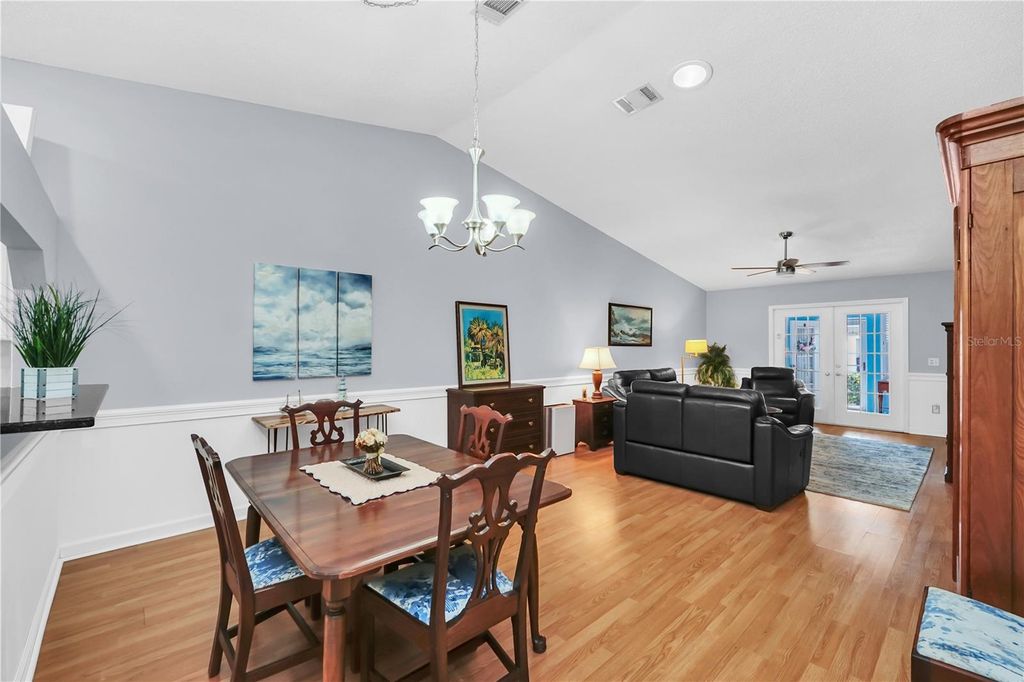 Image 5 of property listing at 909 ILLINOIS AVENUE, St Cloud, FL 34769