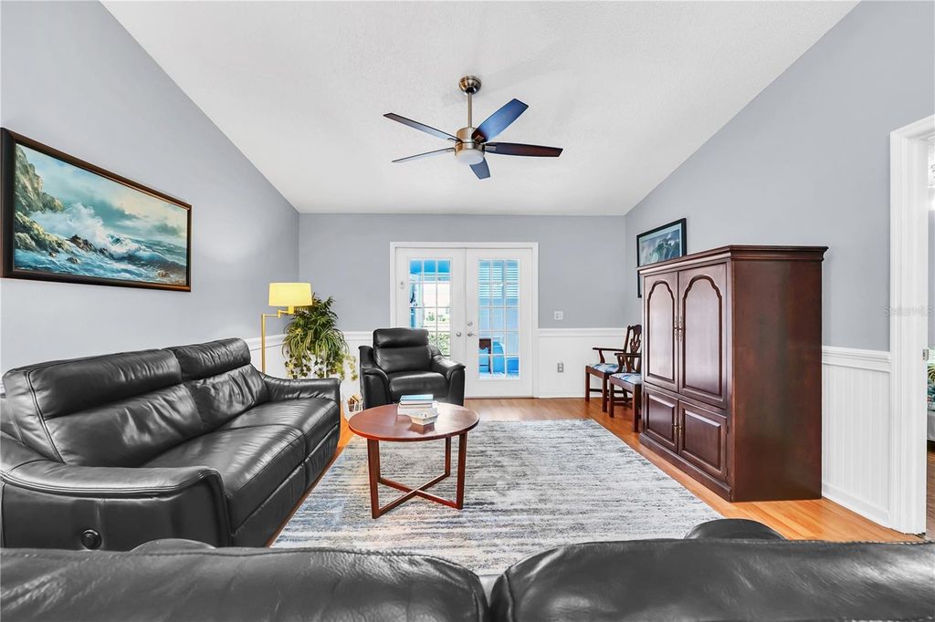Image 7 of property listing at 909 ILLINOIS AVENUE, St Cloud, FL 34769