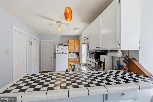 313 W JUNIPER AVE, Wildwood, NJ 08260