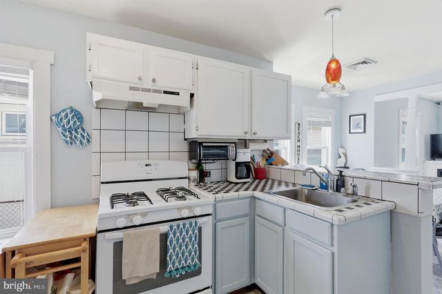 313 W JUNIPER AVE, Wildwood, NJ 08260