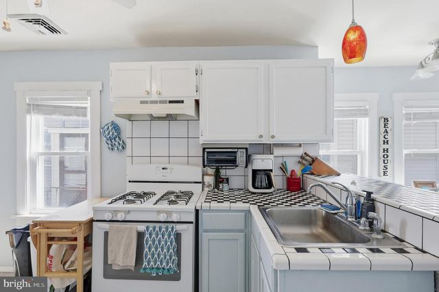 313 W JUNIPER AVE, Wildwood, NJ 08260