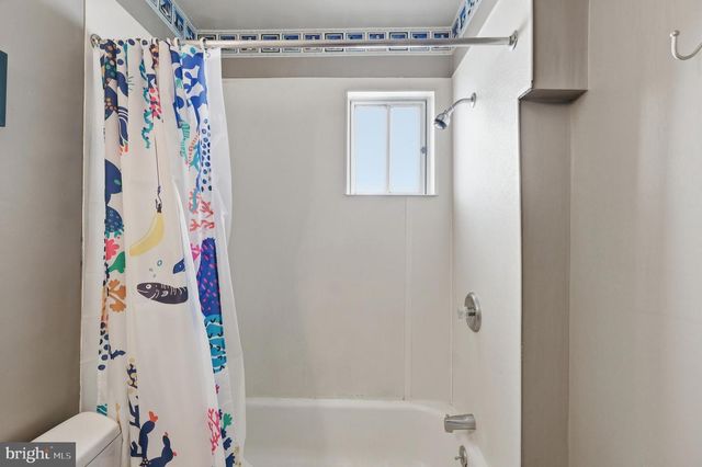 313 W JUNIPER AVE, Wildwood, NJ 08260