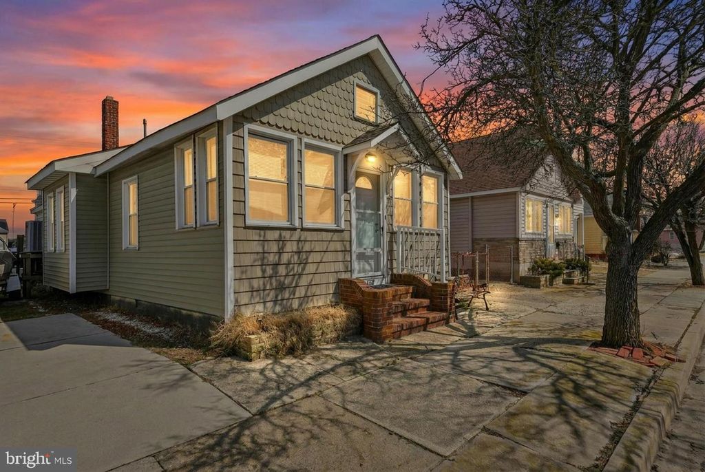 313 W JUNIPER AVE, Wildwood, NJ 08260