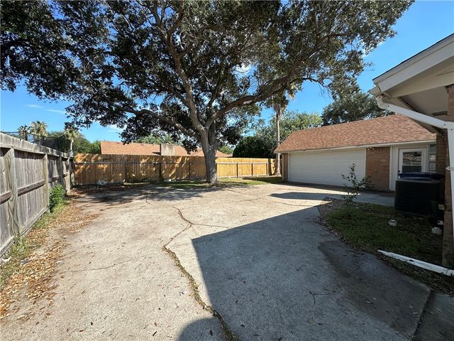 1506 Briar St, Portland, TX 78374