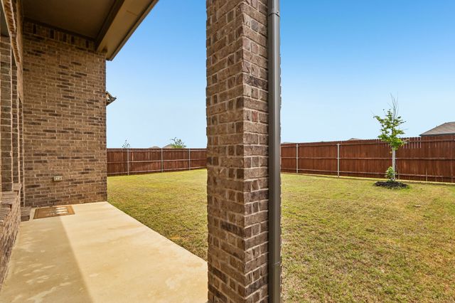 9808 Fall Brook Drive, Aubrey, TX 76227