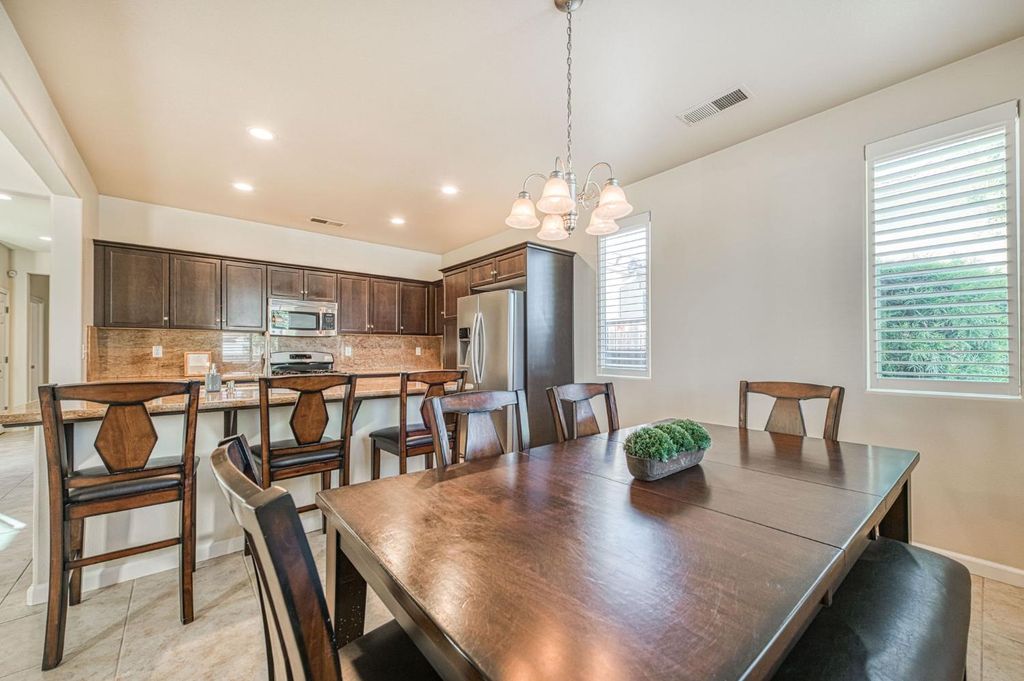 Image 10 of property listing at 4122 Heritage Avenue, Clovis, CA 93619