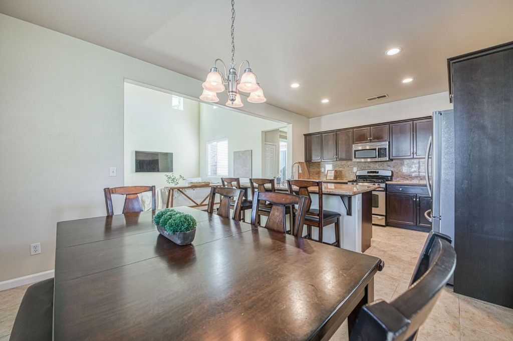 Image 11 of property listing at 4122 Heritage Avenue, Clovis, CA 93619