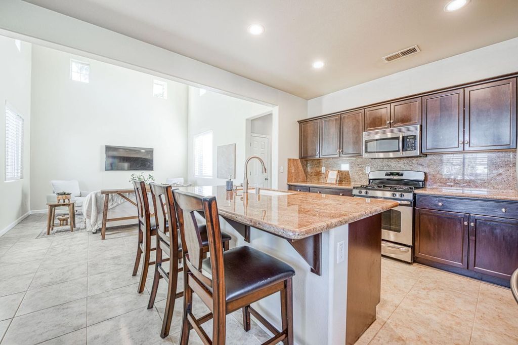 Image 12 of property listing at 4122 Heritage Avenue, Clovis, CA 93619