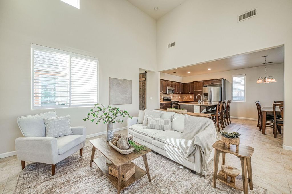 Image 4 of property listing at 4122 Heritage Avenue, Clovis, CA 93619