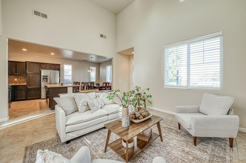 Image 6 of property listing at 4122 Heritage Avenue, Clovis, CA 93619