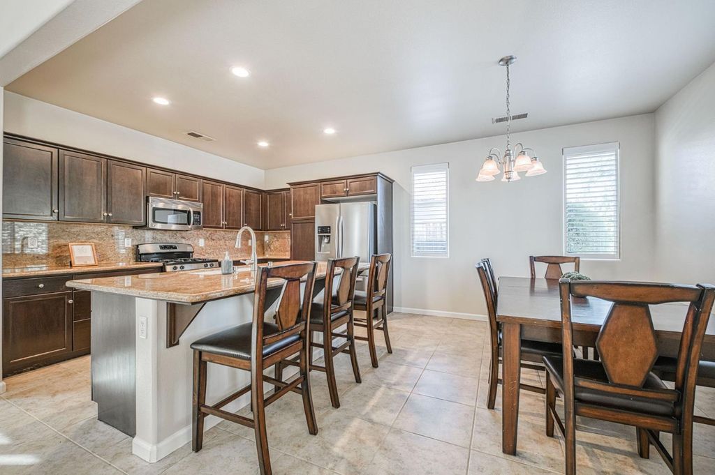 Image 7 of property listing at 4122 Heritage Avenue, Clovis, CA 93619