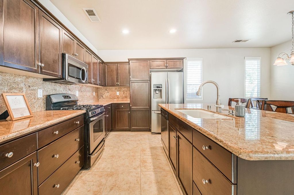 Image 8 of property listing at 4122 Heritage Avenue, Clovis, CA 93619