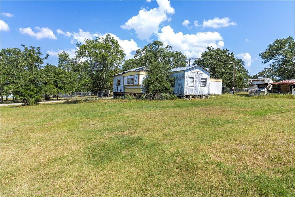 109 Mohawk Trail, Somerville, TX 77879 — photo 4