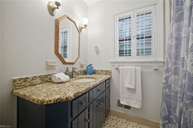 533 Heather DR, Virginia Beach, VA 23462