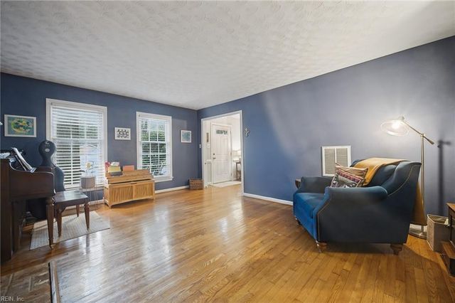 533 Heather DR, Virginia Beach, VA 23462