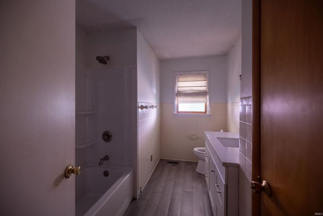 1204 E 26th Street, Muncie, IN 47302