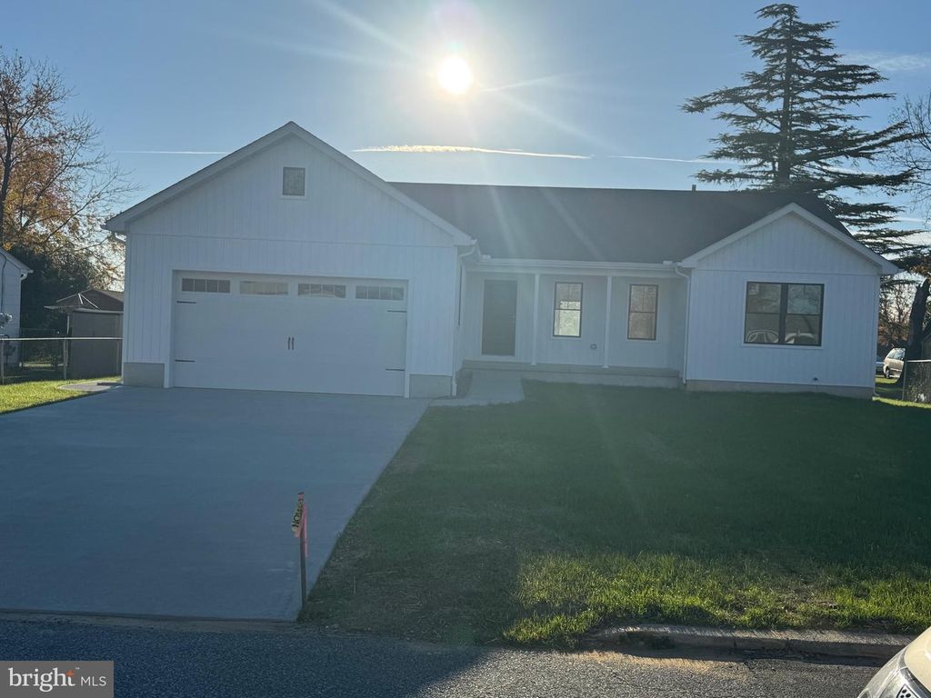 419 MULBERRY ST, Smyrna, DE 19977