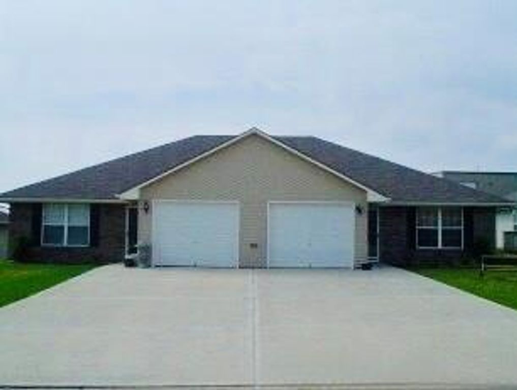 1250 & 1252 NW Woodbury Place, Grain Valley, MO 64029